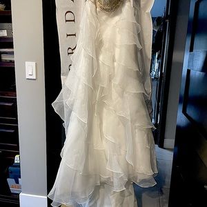 Brand new never worn wedding dress size 6